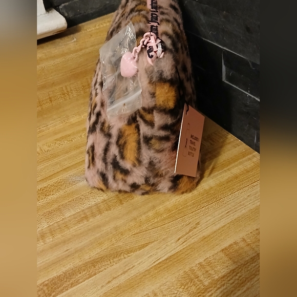 Juicy Couture NWT Mauve Colored Leopard Print Cosmetic Case - Picture 6 of 6